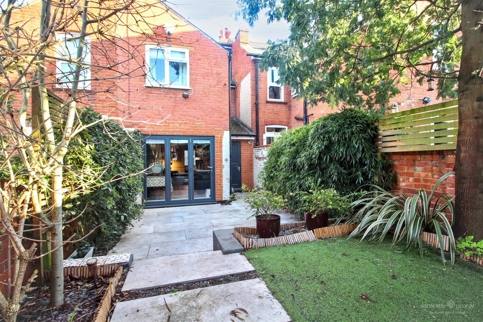 Grovelands Road, Reading